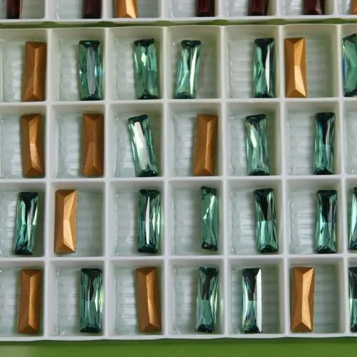 1 cabochon baguette swarovski rectangle 15x5 mm erinite (art. 4547)