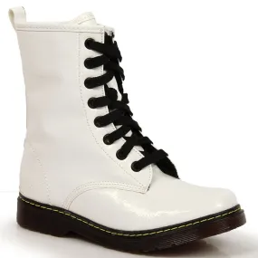 Bottines fille vernies isolées blanc Kornecki 6017 blanche