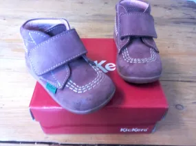 Kickers rose foncé à scratch modèle BILOU - taille 20