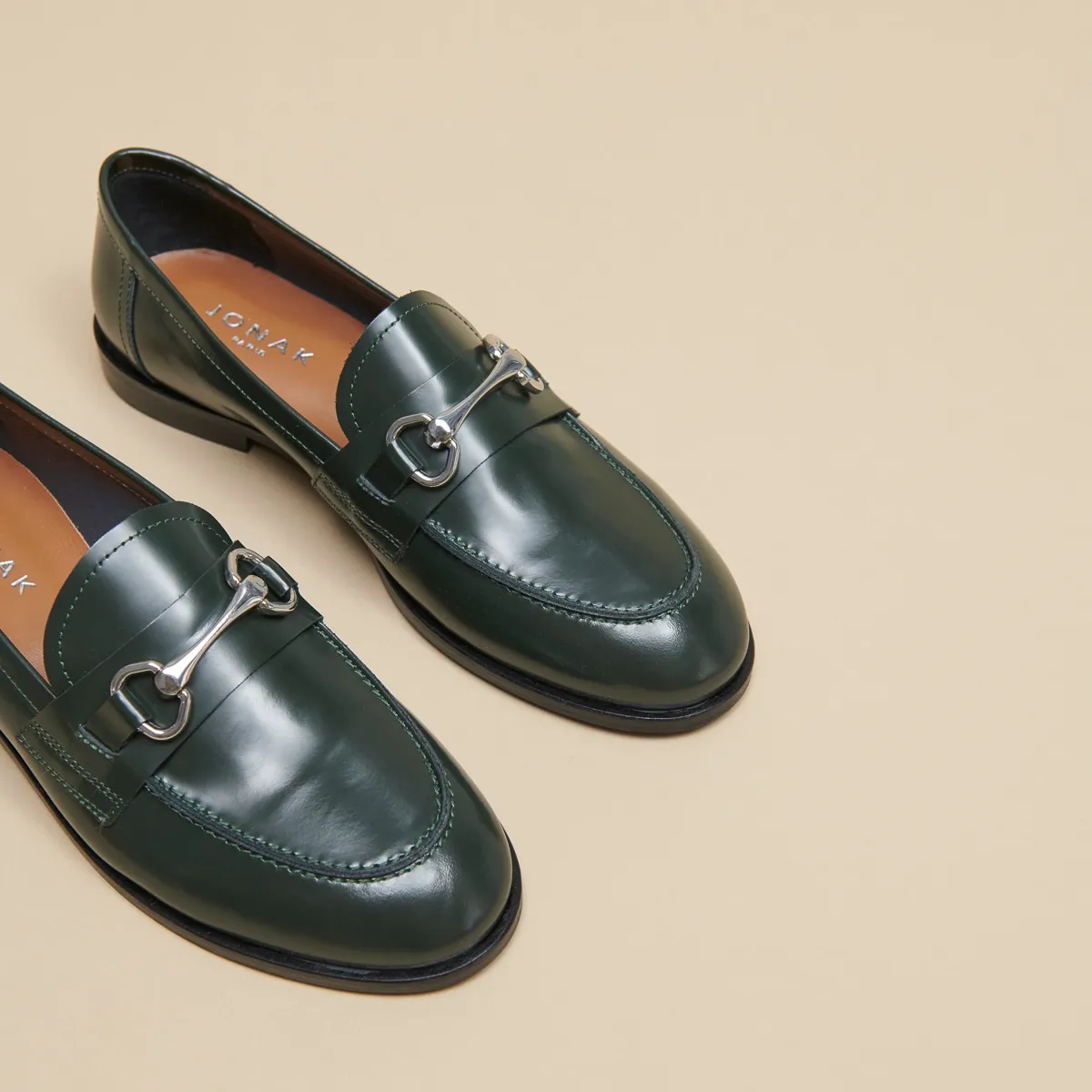 Mocassins à mors argentés en cuir glacé vert sapin pour Femme | Jonak