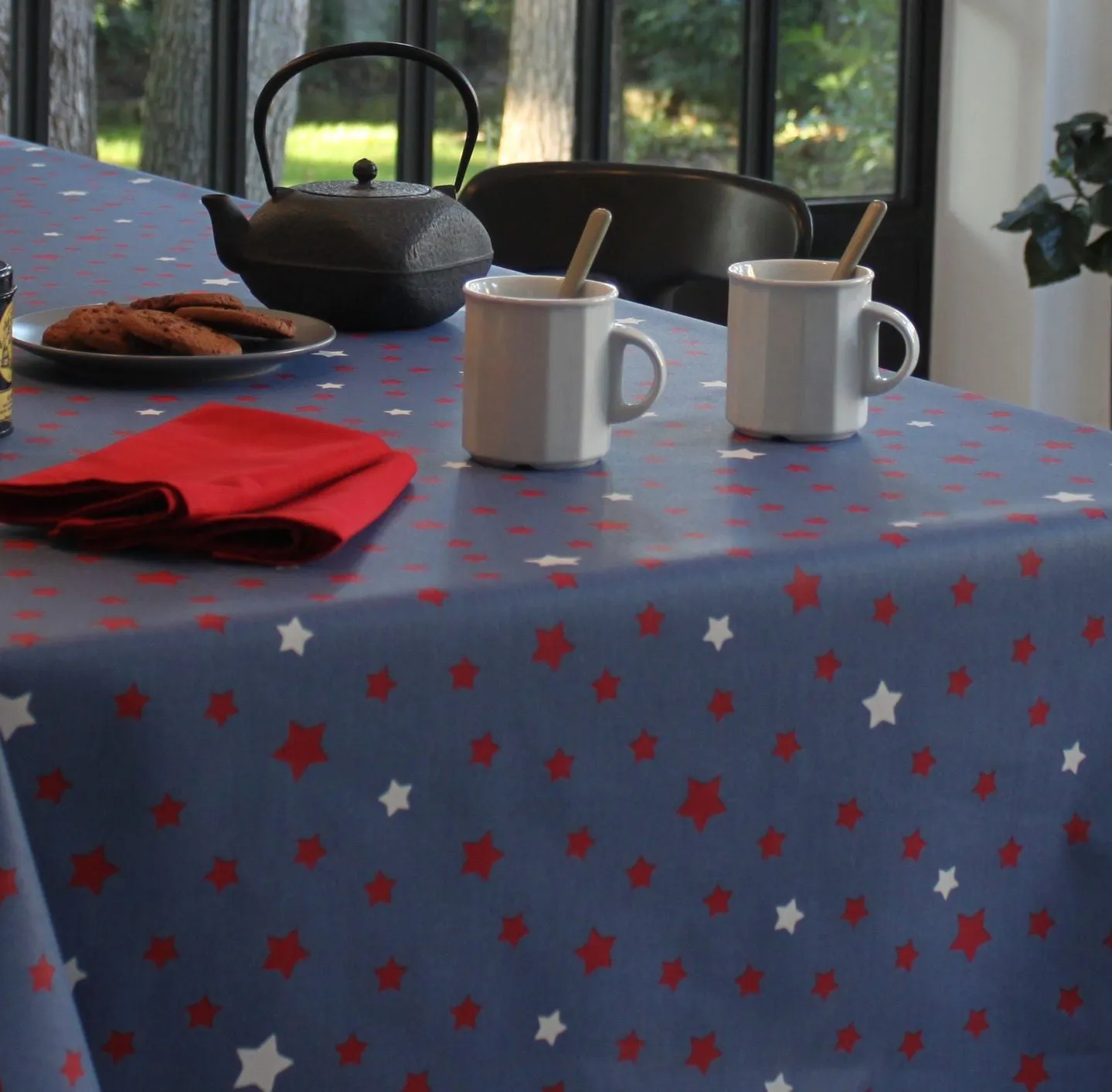Nappe enduite Etoiles denim rouge - Carrée 160x160cm Fleur de Soleil 