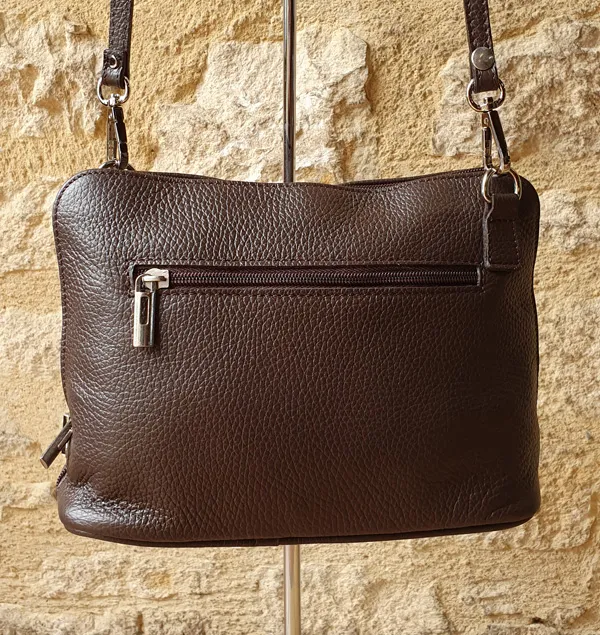 Pochette en cuir grainé marron foncé